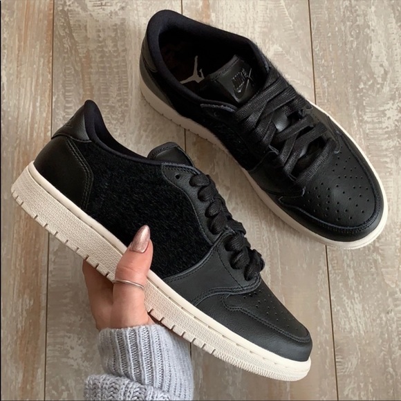 NWT Nike Air Jordan 1 Retro black - Picture 8 of 9